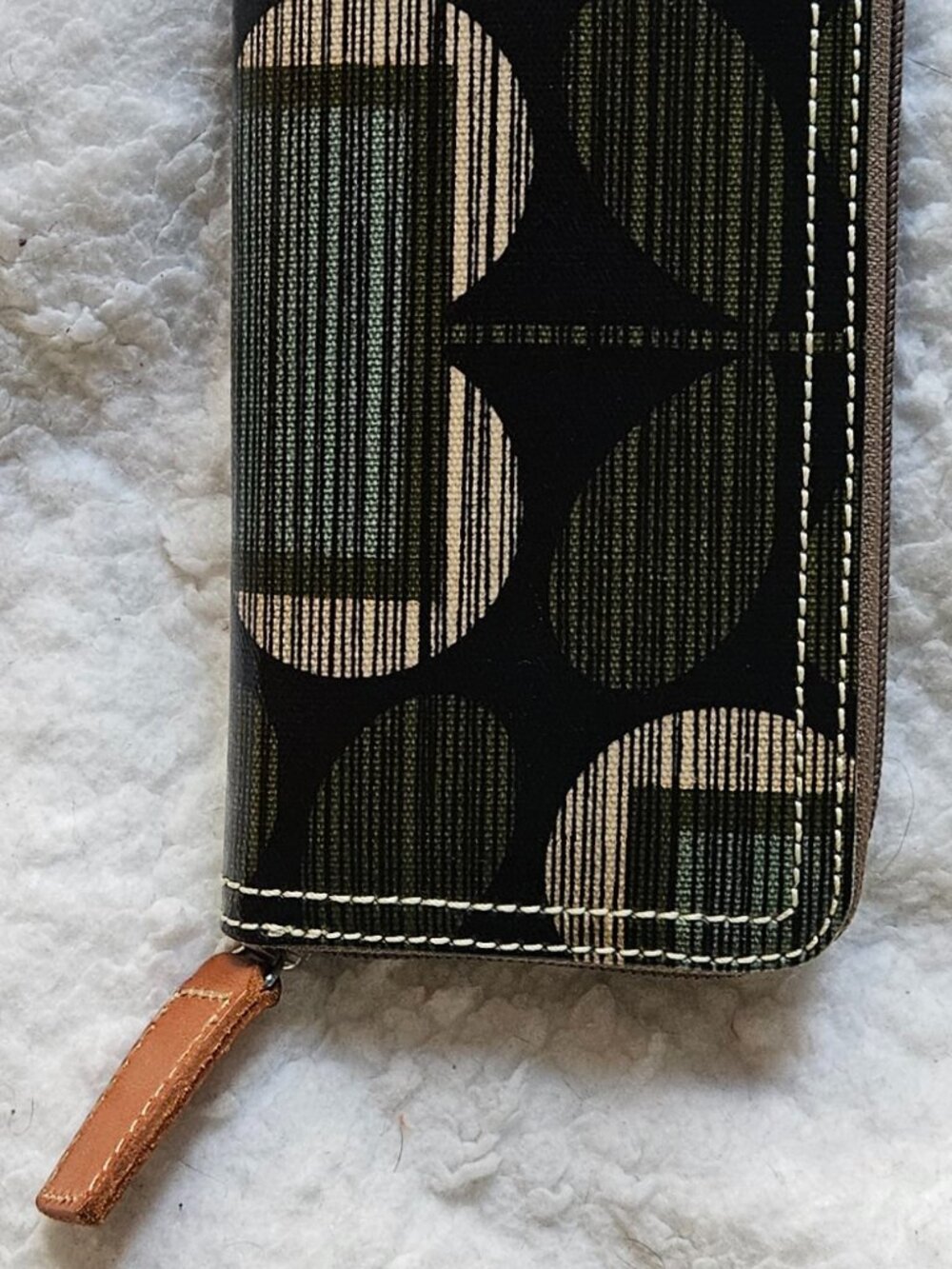 Orla Kiely Big Zip Wallet | Climbing Stem Bramble Print - Picture 2 of 5
